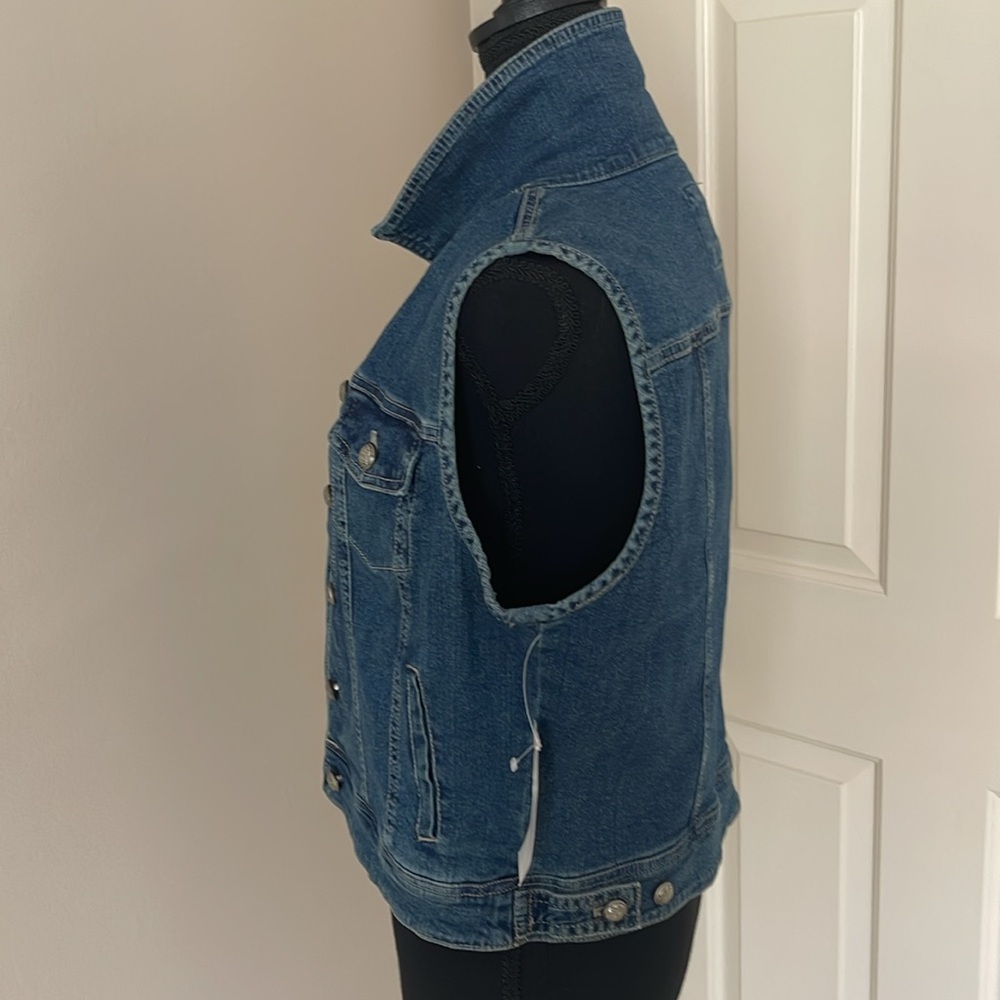 NWT. Denim vest by Live a Little size medium - Picture 3 of 6